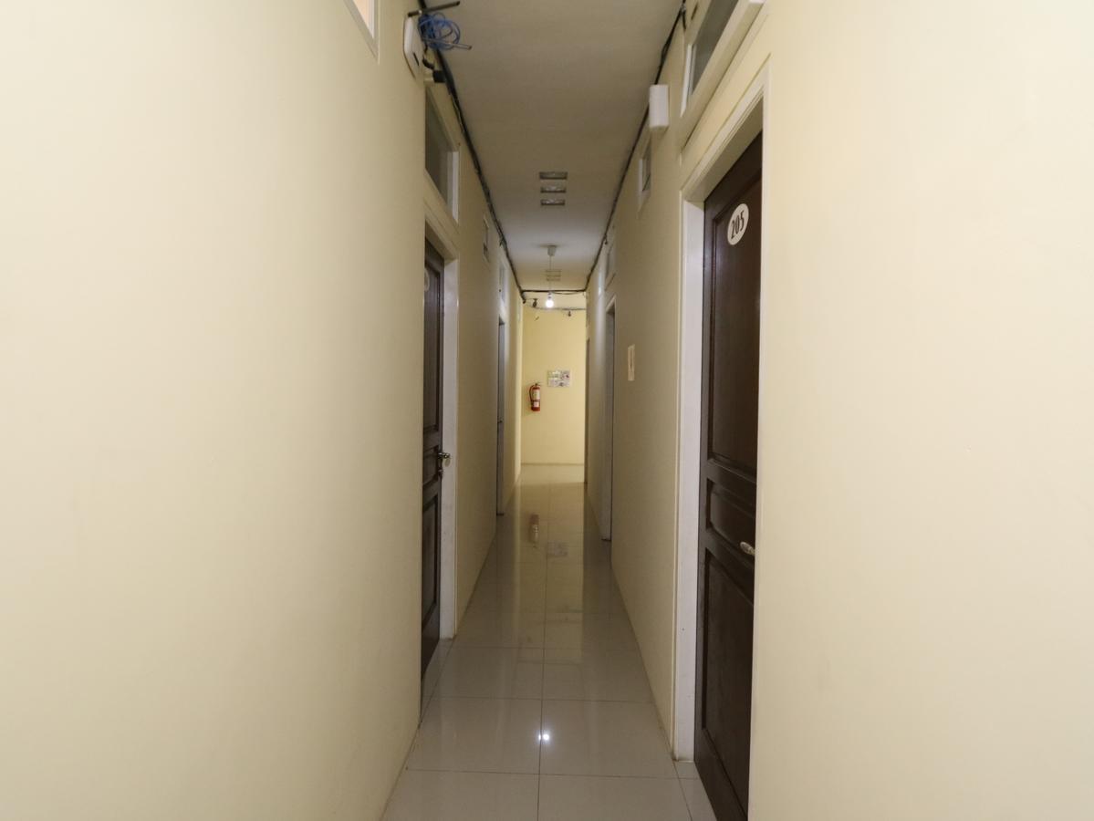 Kamar Keluarga Ungaran Hotel Jakarta Exterior foto