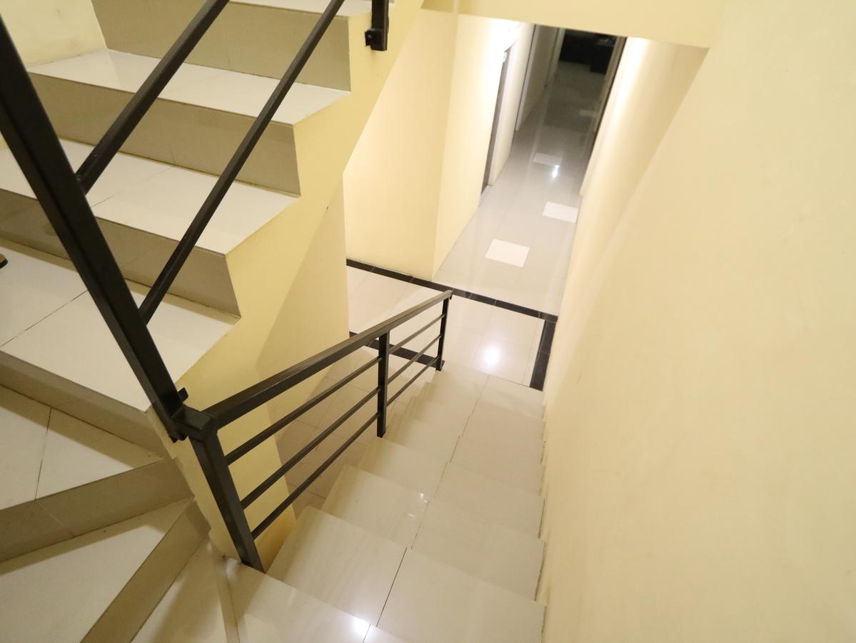 Kamar Keluarga Ungaran Hotel Jakarta Exterior foto